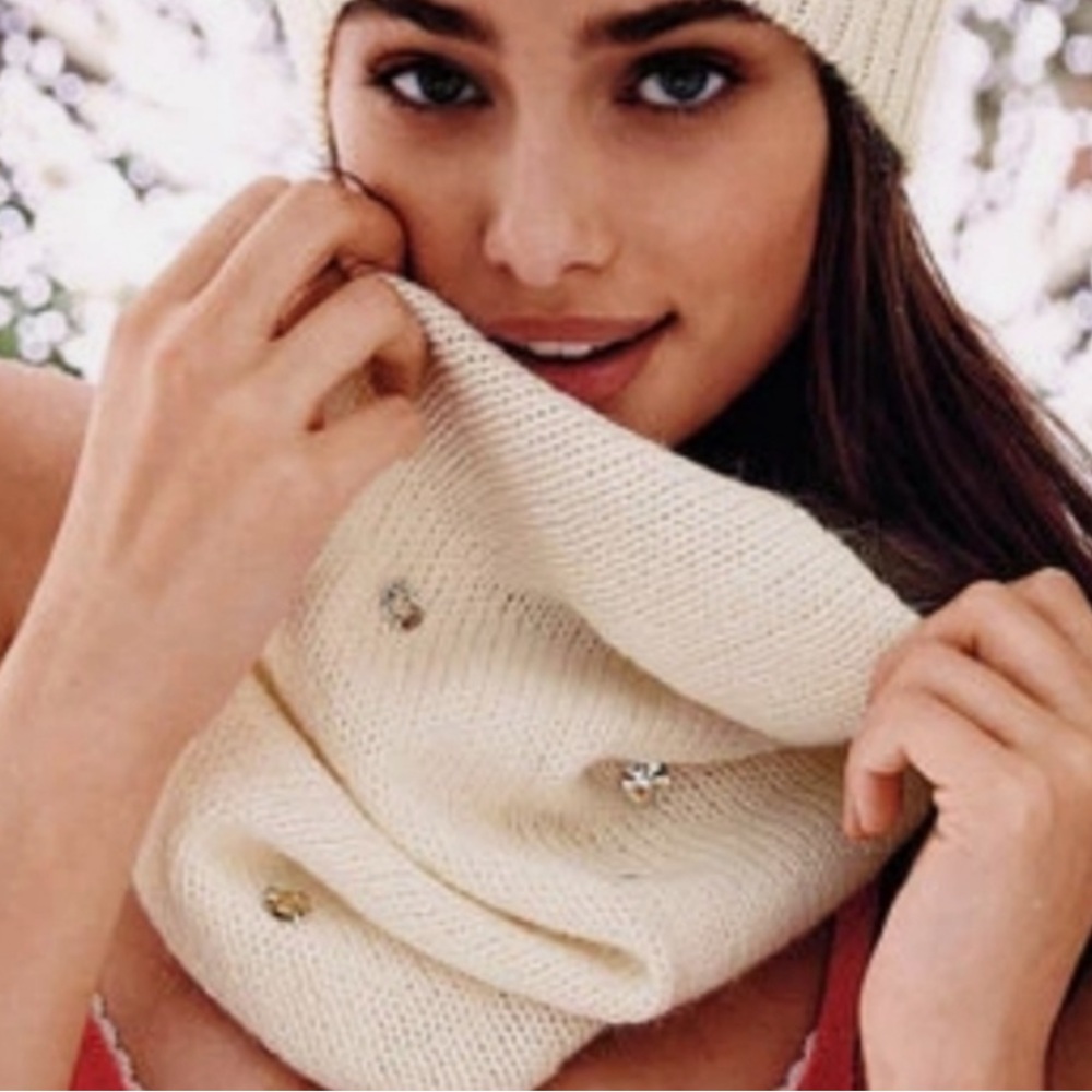 VICTORIA’S SECRET Cream & Rhinestone Tube Scarf
